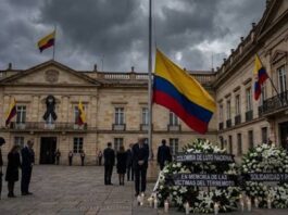 Gobierno decreta tres días de duelo nacional por las víctimas del sismo del 10 de agosto