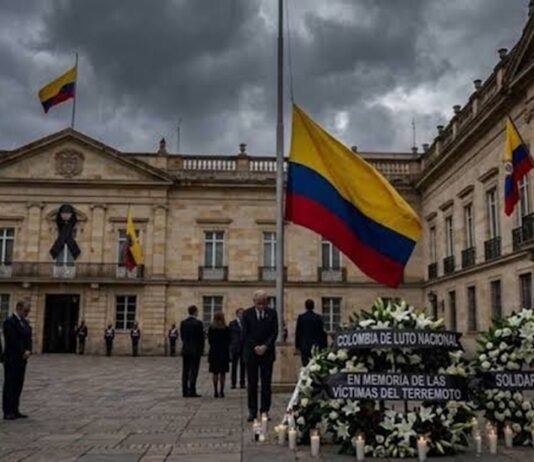 Gobierno decreta tres días de duelo nacional por las víctimas del sismo del 10 de agosto