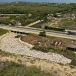 Multarán con casi $1 millón a los ciudadanos que arrojen basura al arroyo León Multarán con casi $1 millón a los ciudadanos que arrojen basura al arroyo León