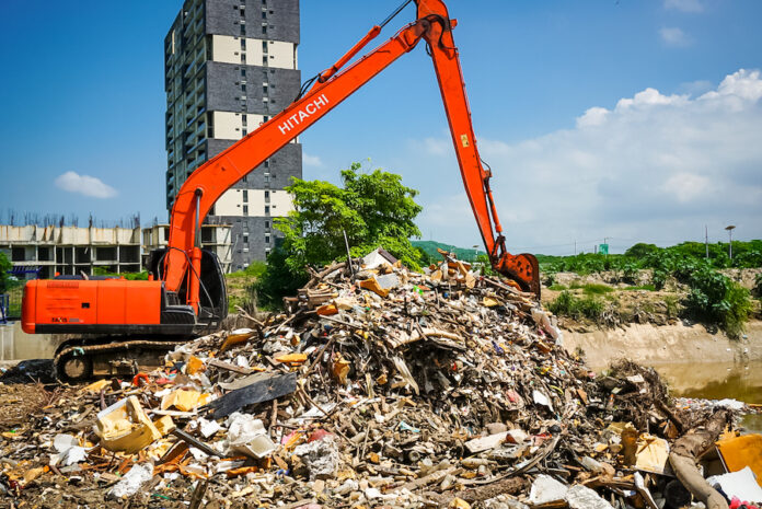 Retiran 5.800 toneladas de basura de 50 canales pluviales en Barranquilla Retiran 5.800 toneladas de basura de 50 canales pluviales en Barranquilla