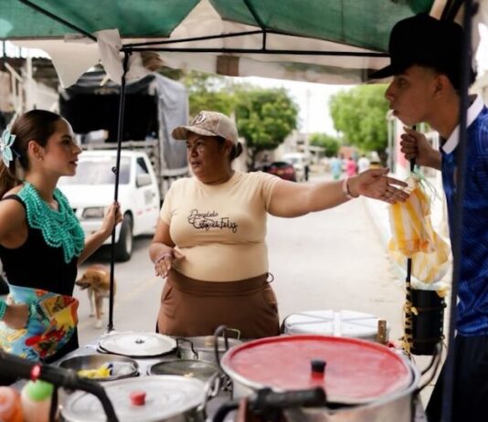 Reina del Carnaval brindó apoyo a joven hincha del Junior y su familia