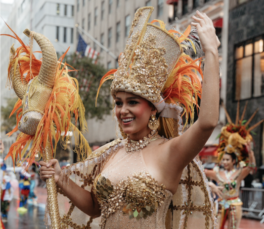 ¡A ritmo de tradición! La soberana del Carnaval de la 44 brilló en el corazón de EE. UU.