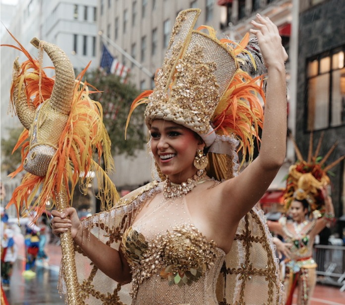 María Juliana Olaciregui reina del carnaval de la 44-