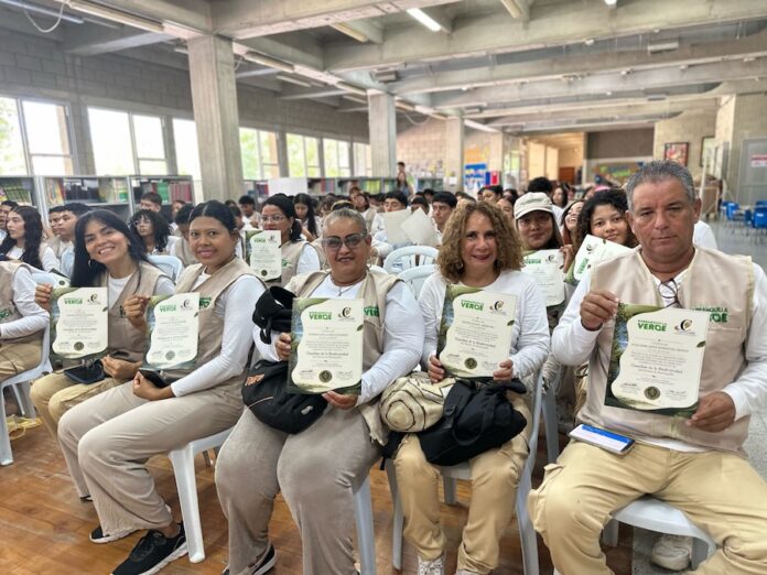 Cien ciudadanos se capacitan para la conservación y monitoreo de los ecosistemas en Barranquilla Cien ciudadanos se capacitan para la conservación y monitoreo de los ecosistemas en Barranquilla
